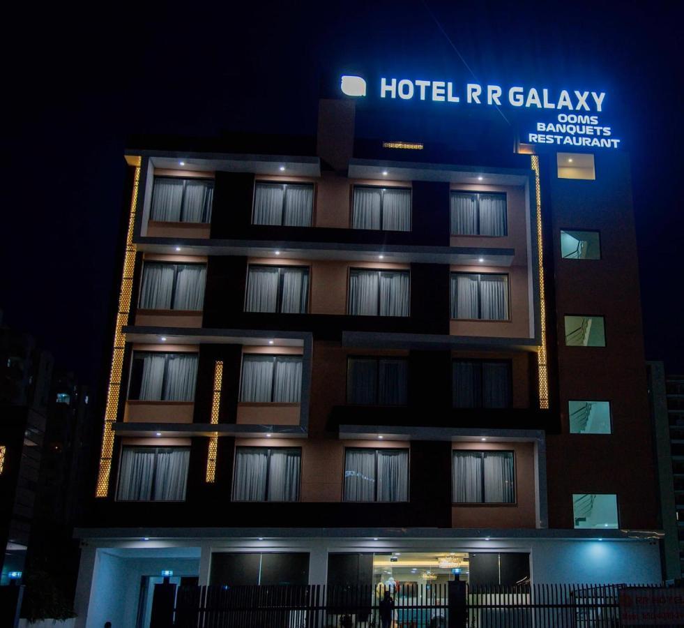 Rr Galaxy Hotel Gurgaon Buitenkant foto