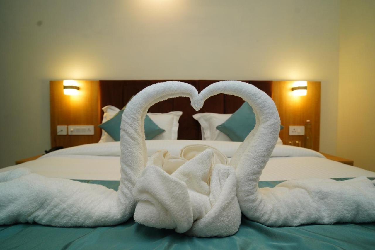 Rr Galaxy Hotel Gurgaon Buitenkant foto