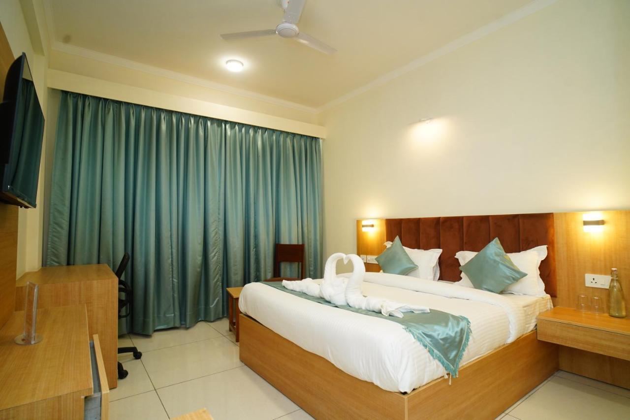 Rr Galaxy Hotel Gurgaon Buitenkant foto