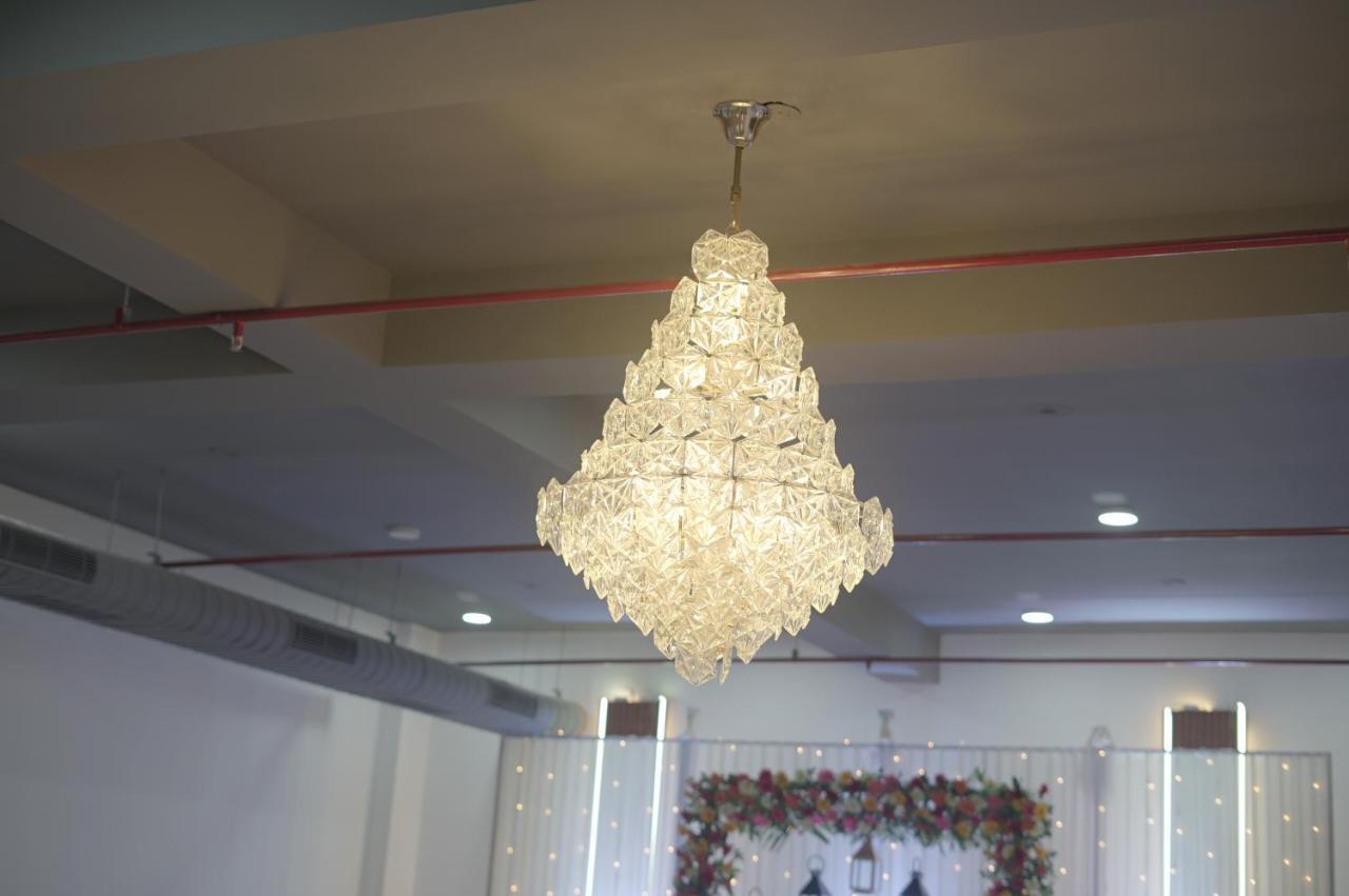 Rr Galaxy Hotel Gurgaon Buitenkant foto