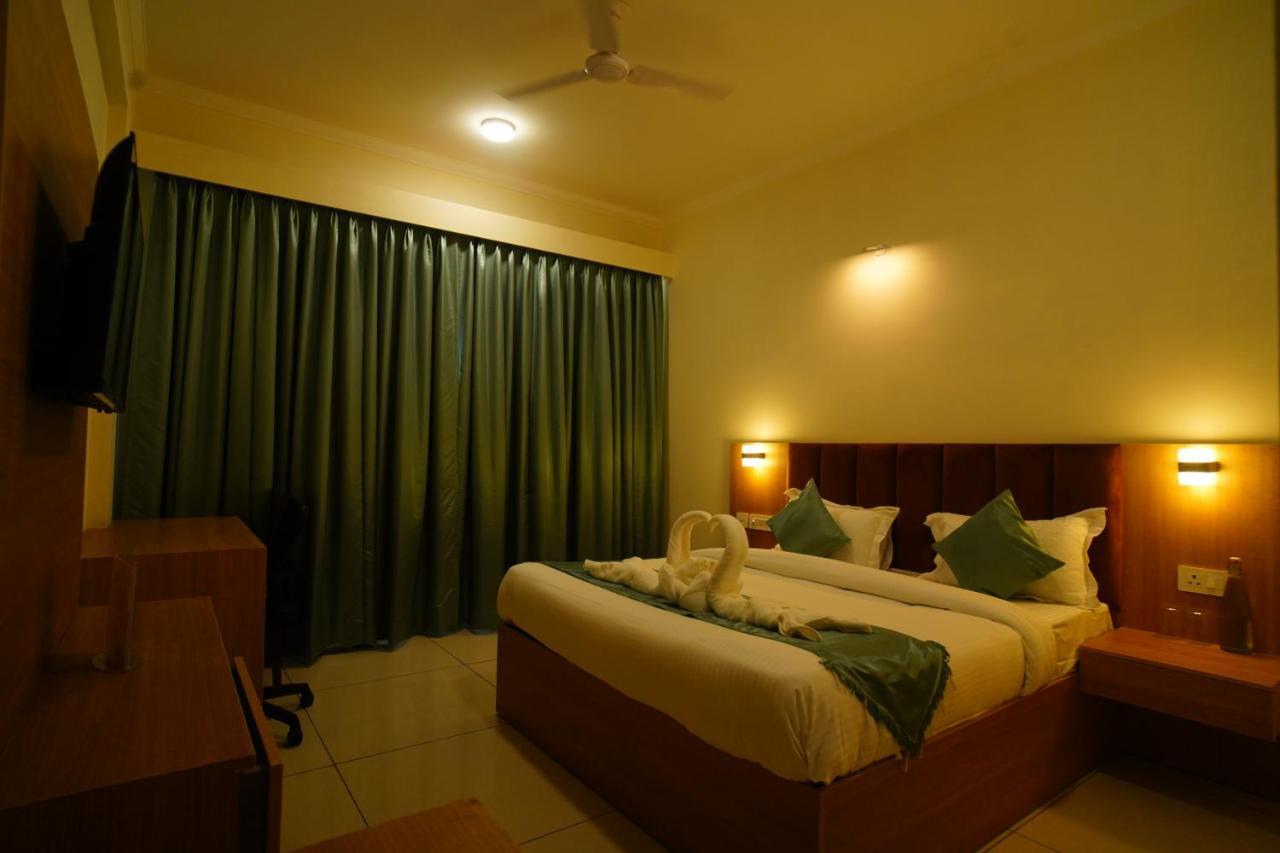 Rr Galaxy Hotel Gurgaon Buitenkant foto
