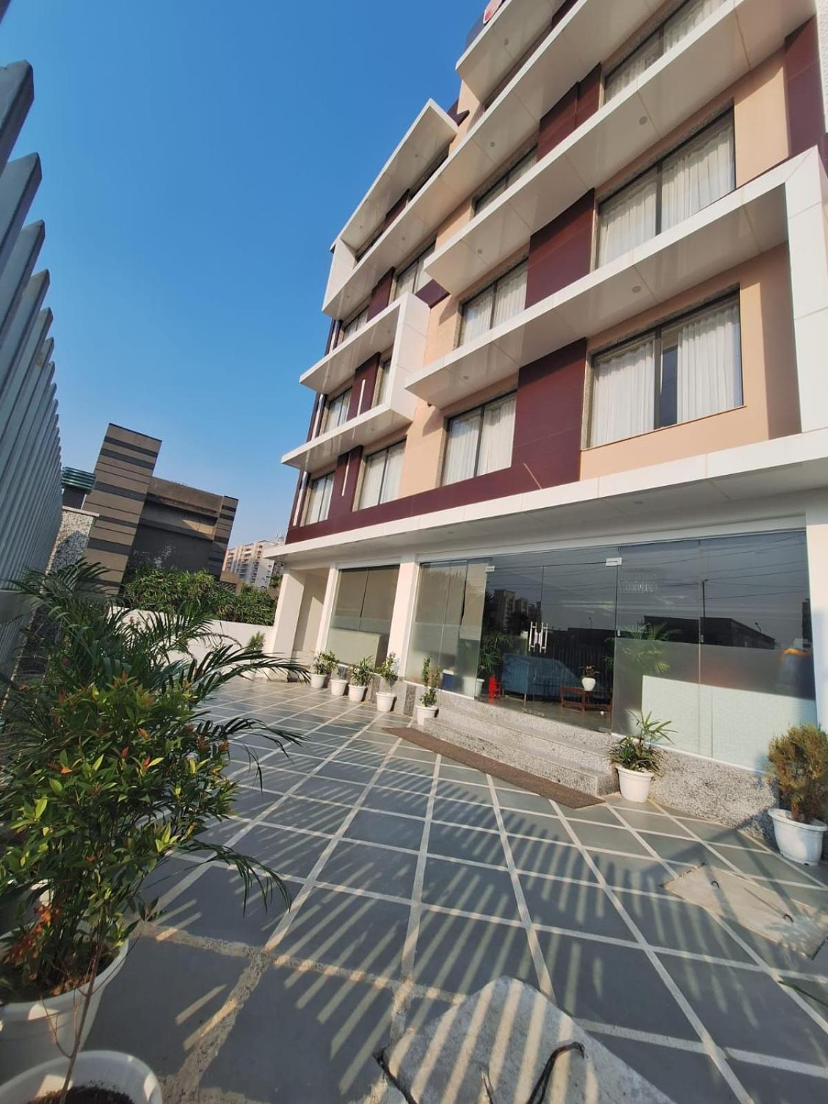 Rr Galaxy Hotel Gurgaon Buitenkant foto