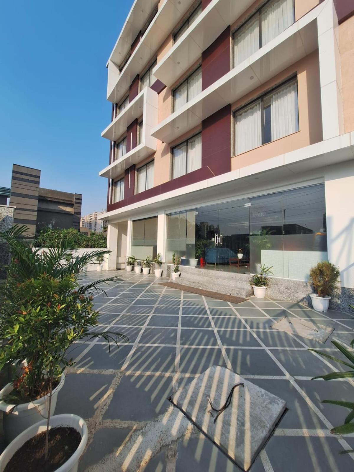 Rr Galaxy Hotel Gurgaon Buitenkant foto