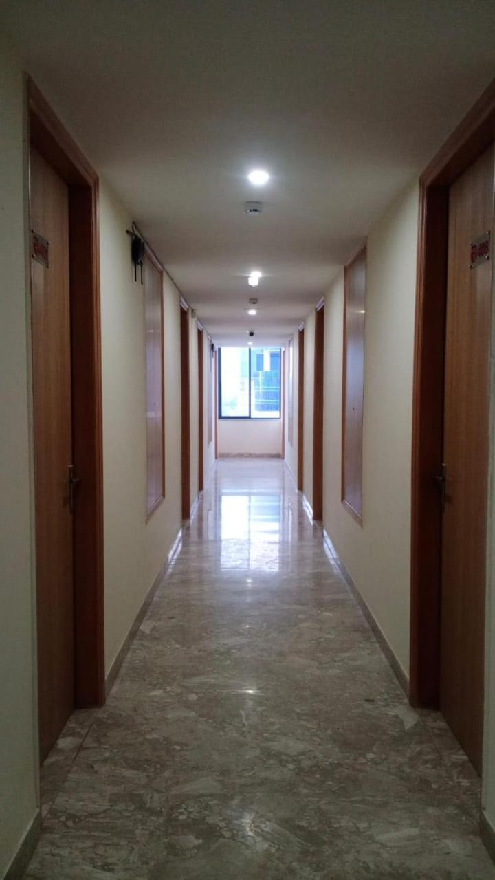 Rr Galaxy Hotel Gurgaon Buitenkant foto