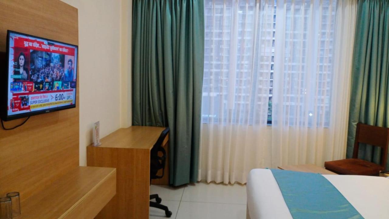 Rr Galaxy Hotel Gurgaon Buitenkant foto