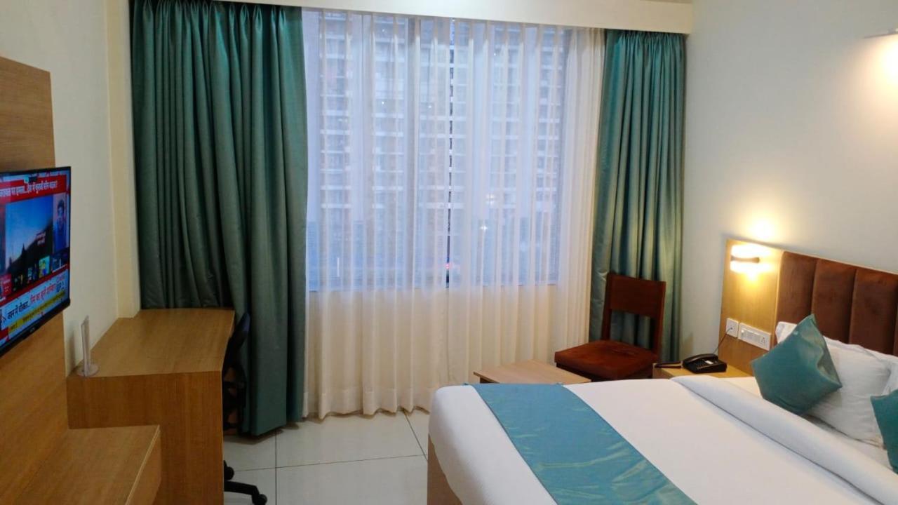 Rr Galaxy Hotel Gurgaon Buitenkant foto