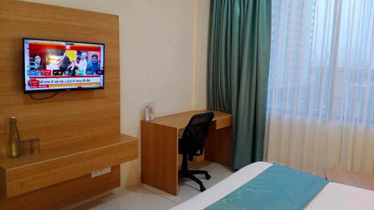Rr Galaxy Hotel Gurgaon Buitenkant foto