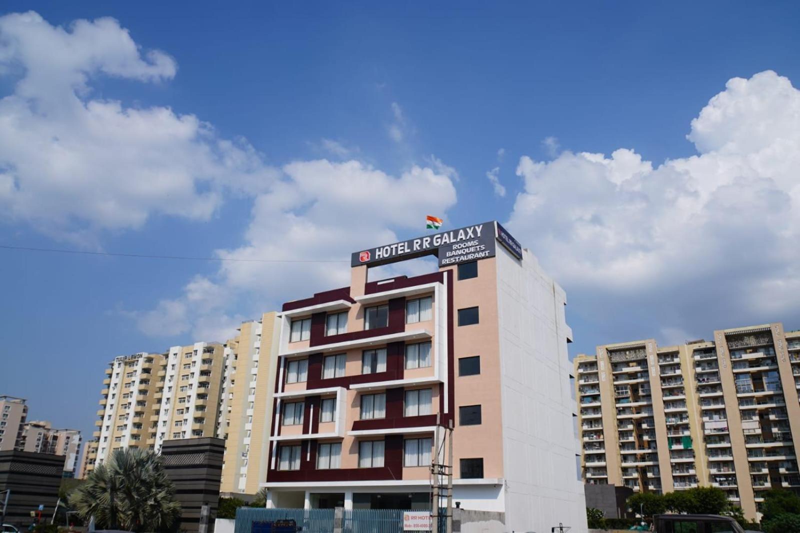Rr Galaxy Hotel Gurgaon Buitenkant foto