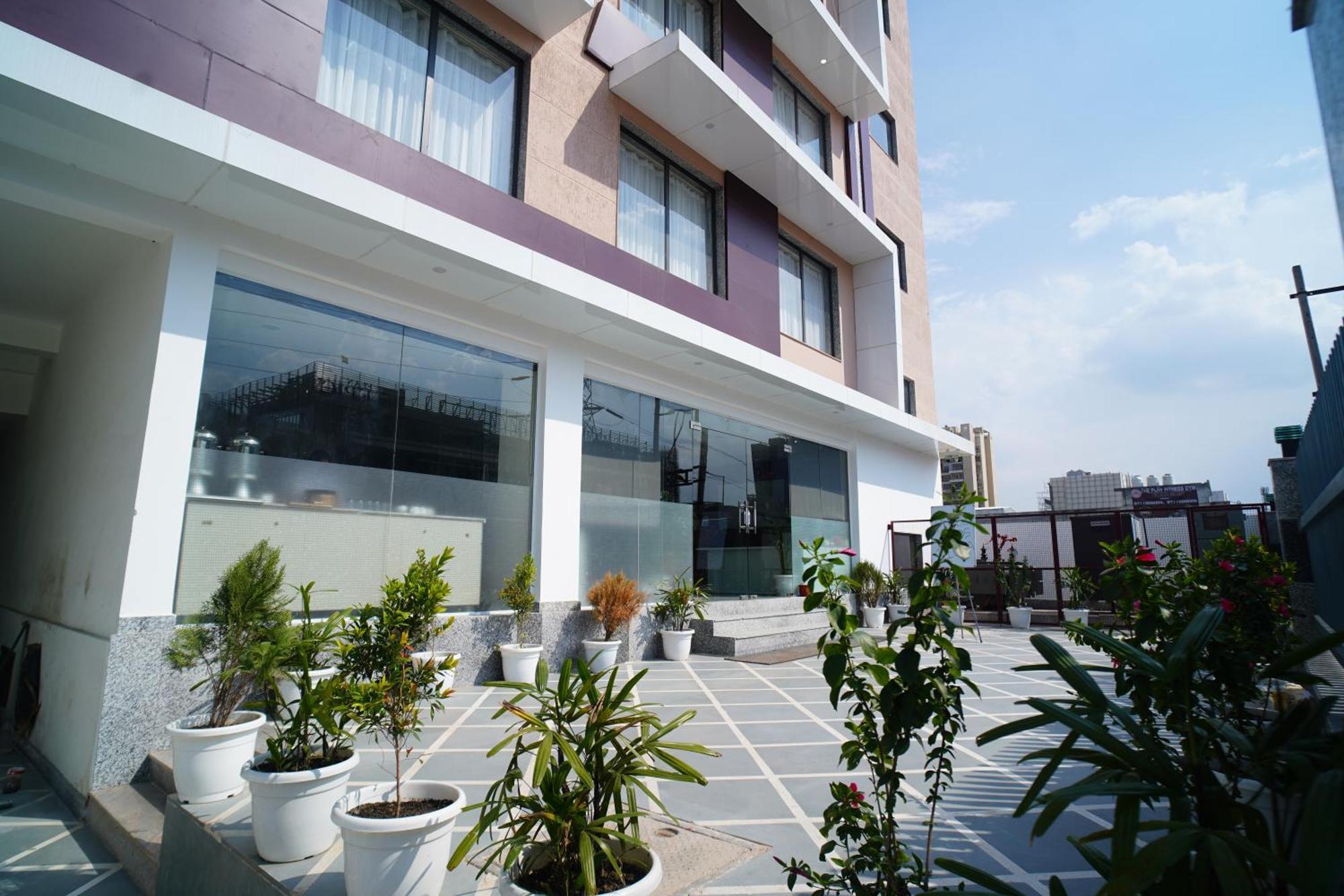 Rr Galaxy Hotel Gurgaon Buitenkant foto